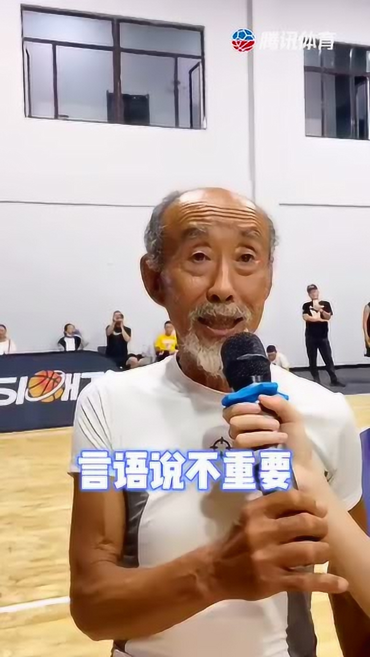 希望多年以后我们还爱着篮球 打着篮球