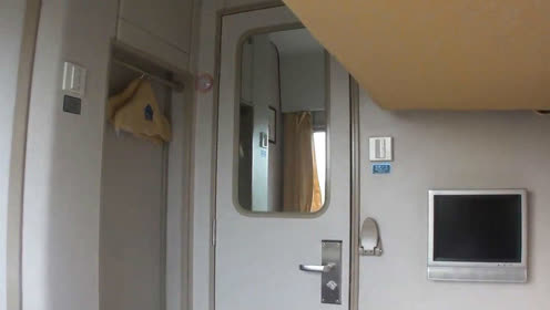 实拍红皮车双人高级软卧内部