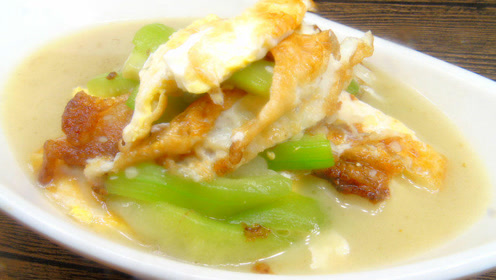 教你做丝瓜荷包蛋,鸡蛋比肉还香,上桌就被抢光光