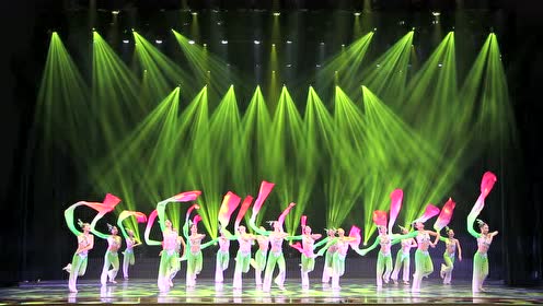 水袖舞《且吟春雨》,演绎古典宫廷唯美0:04:15简 介:女子群舞《且吟