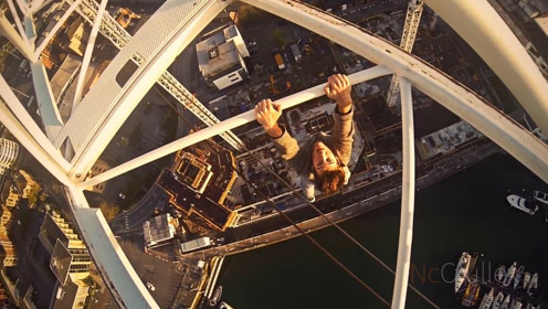 恐高症患者勿入,俄罗斯17岁"爬楼党"不慎从高空坠落,当场死亡