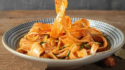 手把手教您做出陕西特色小吃擀面皮的正宗做法,以前都做错了!