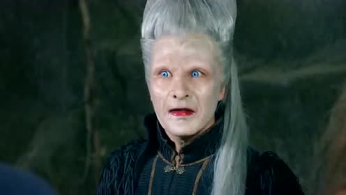 至尊宝和牛魔王去找黑山老妖谈判,遇到这么爱美的黑山老妖也无奈