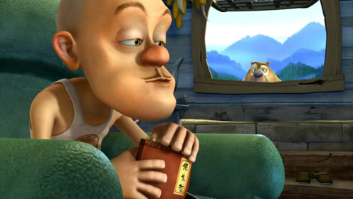 熊出没:光头强边吃爆米花边看电视,好认真呀