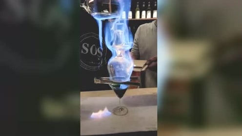 比较烈鸡尾酒适合男士饮用96 说3生命之水点火调酒师鸡尾酒 腾讯视频