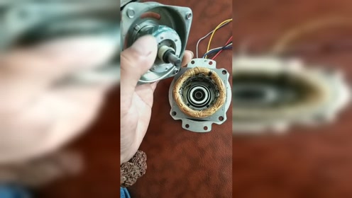 电风扇电机改装发电机!很是不错!试试看