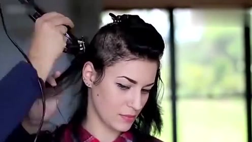 妹纸参加闺蜜派对,特意将两边头发剃光后,真是个性又帅气!