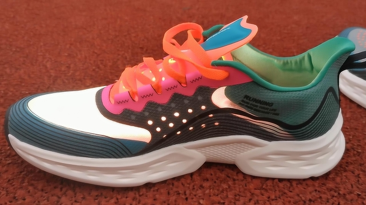 300斤跑者实测匹克氢弹跑鞋,是平民跑鞋之王还是营销号的套路?