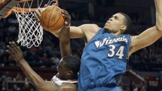 实在恐怖！盘点NBA那些逆天单手抓帽时刻