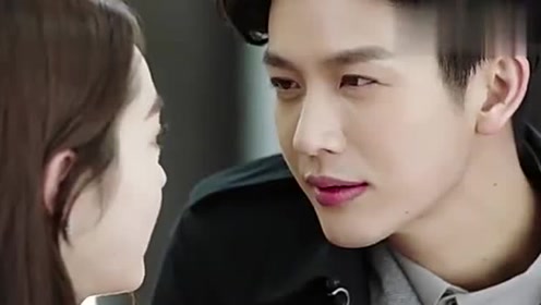 苏橙为他做的一切,段承轩很是感动,他一把吻上了苏橙,真甜蜜!