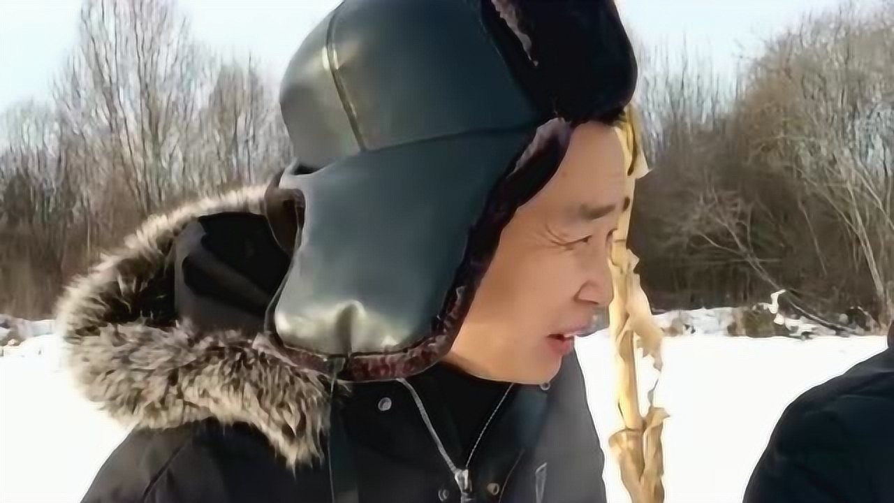 大冬天居然还吃雪糕,这哥俩儿也是个狠人,东北人果然抗冻啊!