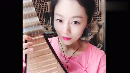美女用琵琶弹奏《凉凉》,真好听,让人陶醉不已!