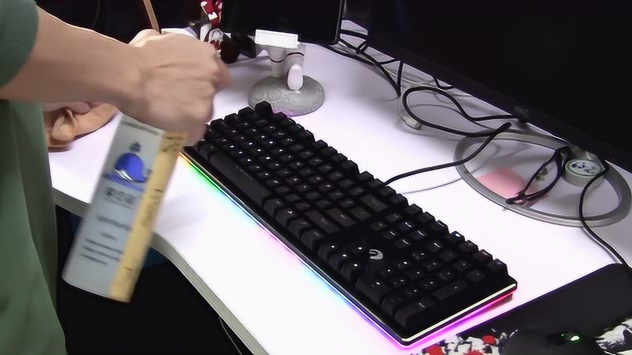 前方高能,防疫期间硬核的机械键盘消毒方式