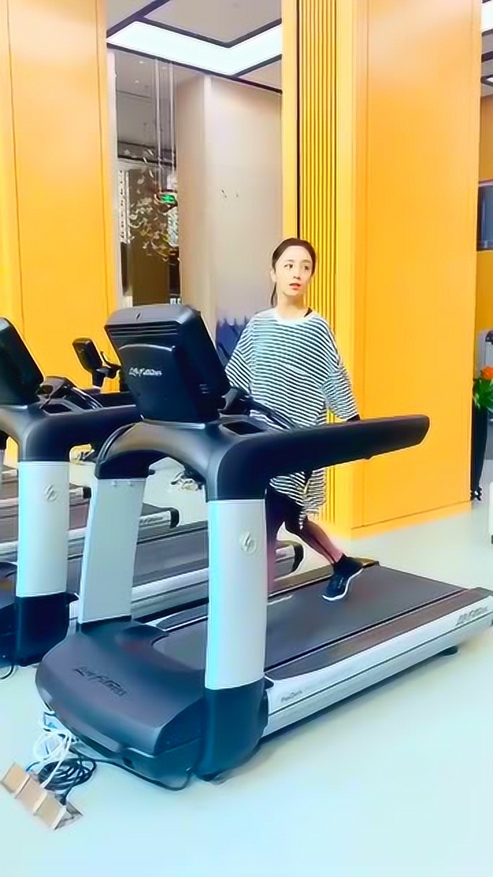 陪佟丽娅健身,这么瘦的人还在努力,你还有什么借口