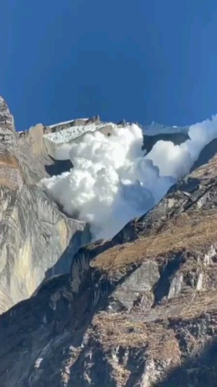 雪崩来袭的情景,太震撼了
