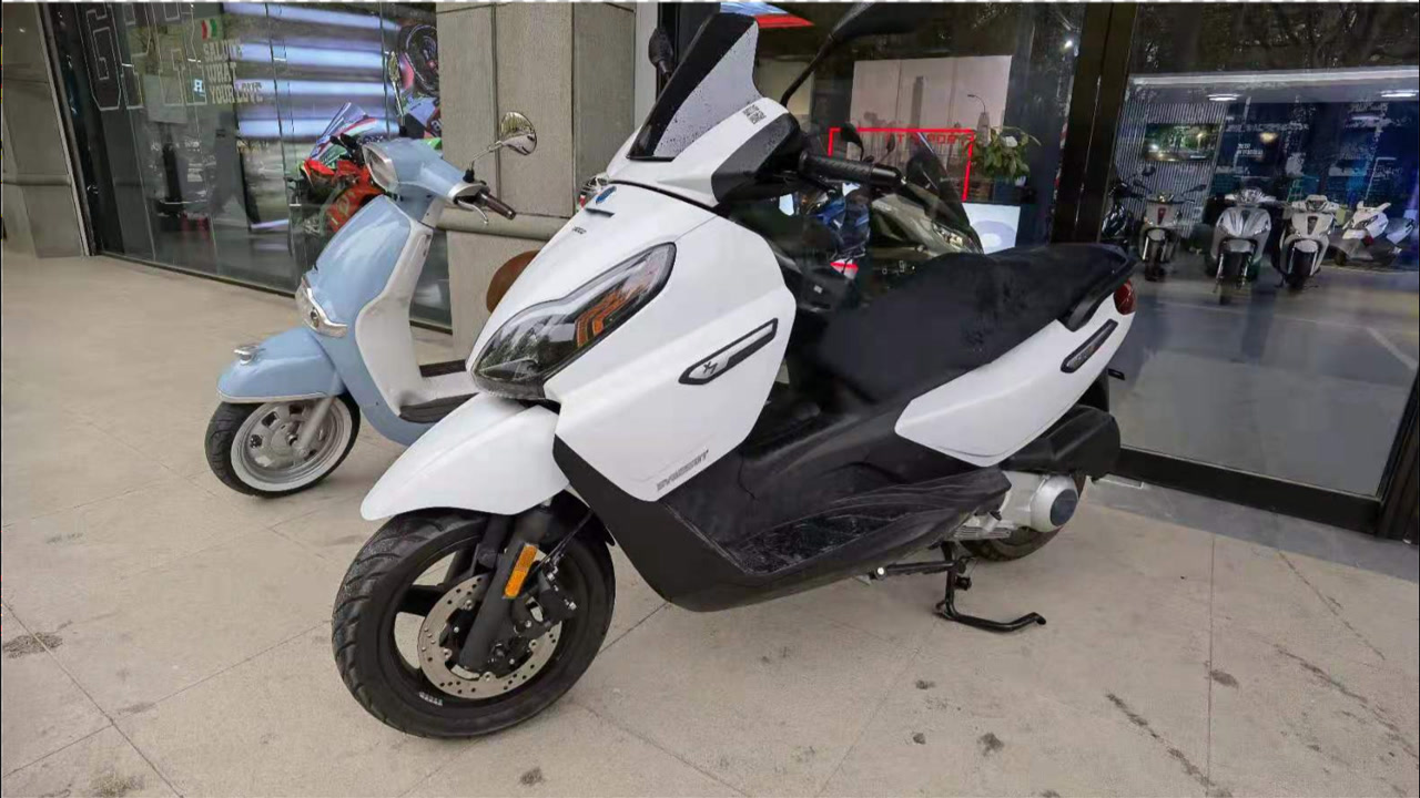 比亚乔x7,2万元以内,250排量的踏板摩托车,性价比高