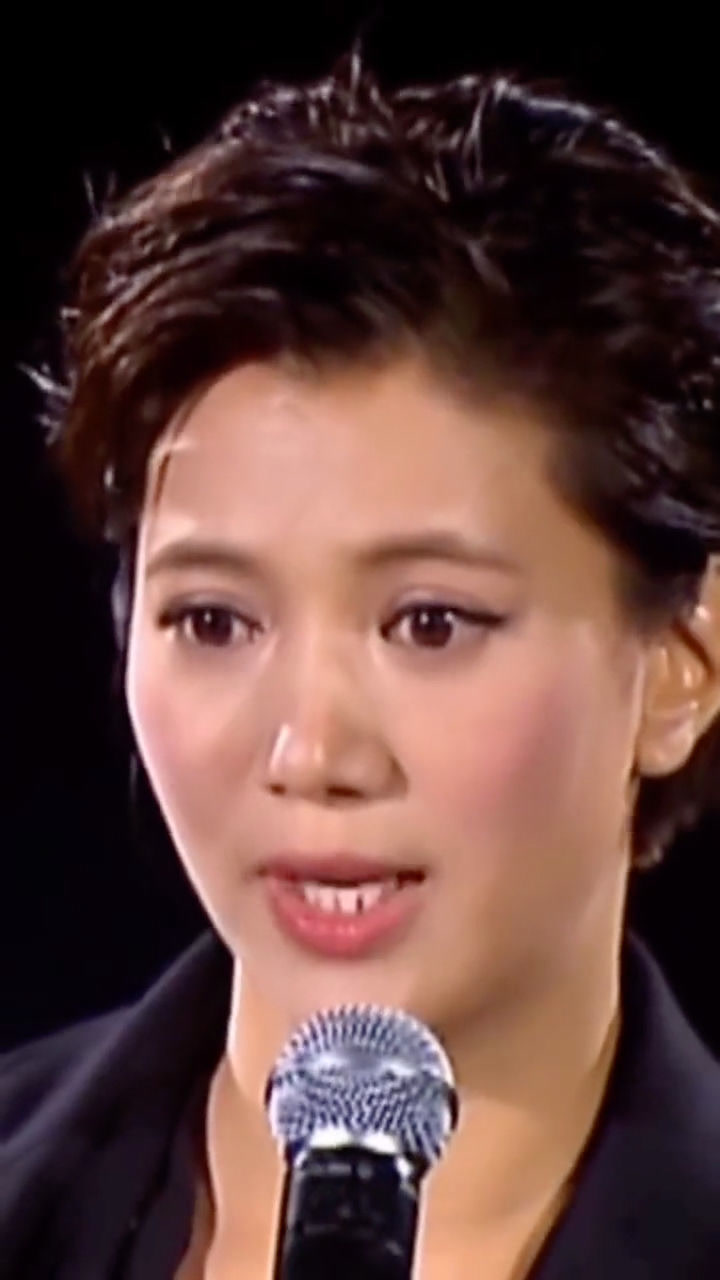 袁咏仪拍霹雳火不认真耍大牌,被成龙直接封杀20多年,后得曾志伟帮助下