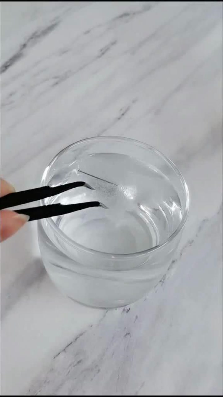 教你们怎么让针漂浮在水面上,你们知道是什么原理吗?#科学实验