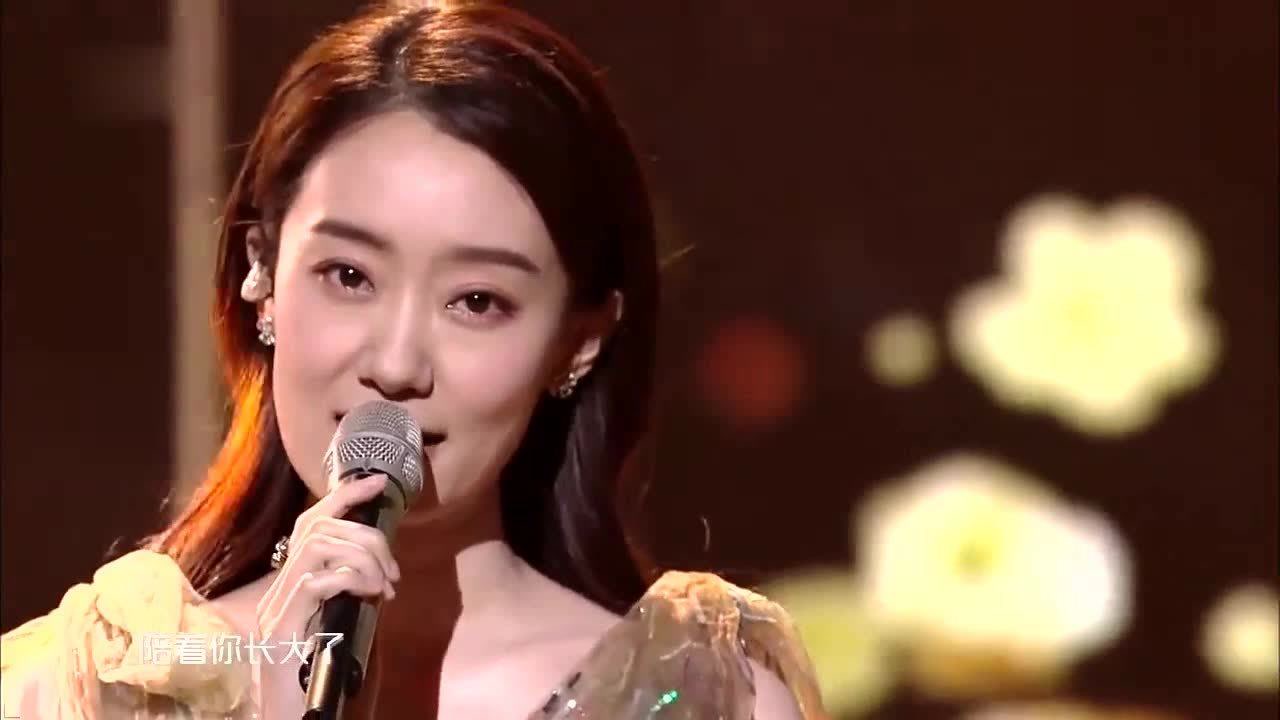 张小斐唱《萱草花》,沉醉在这温柔的歌声里了,忍不住落泪