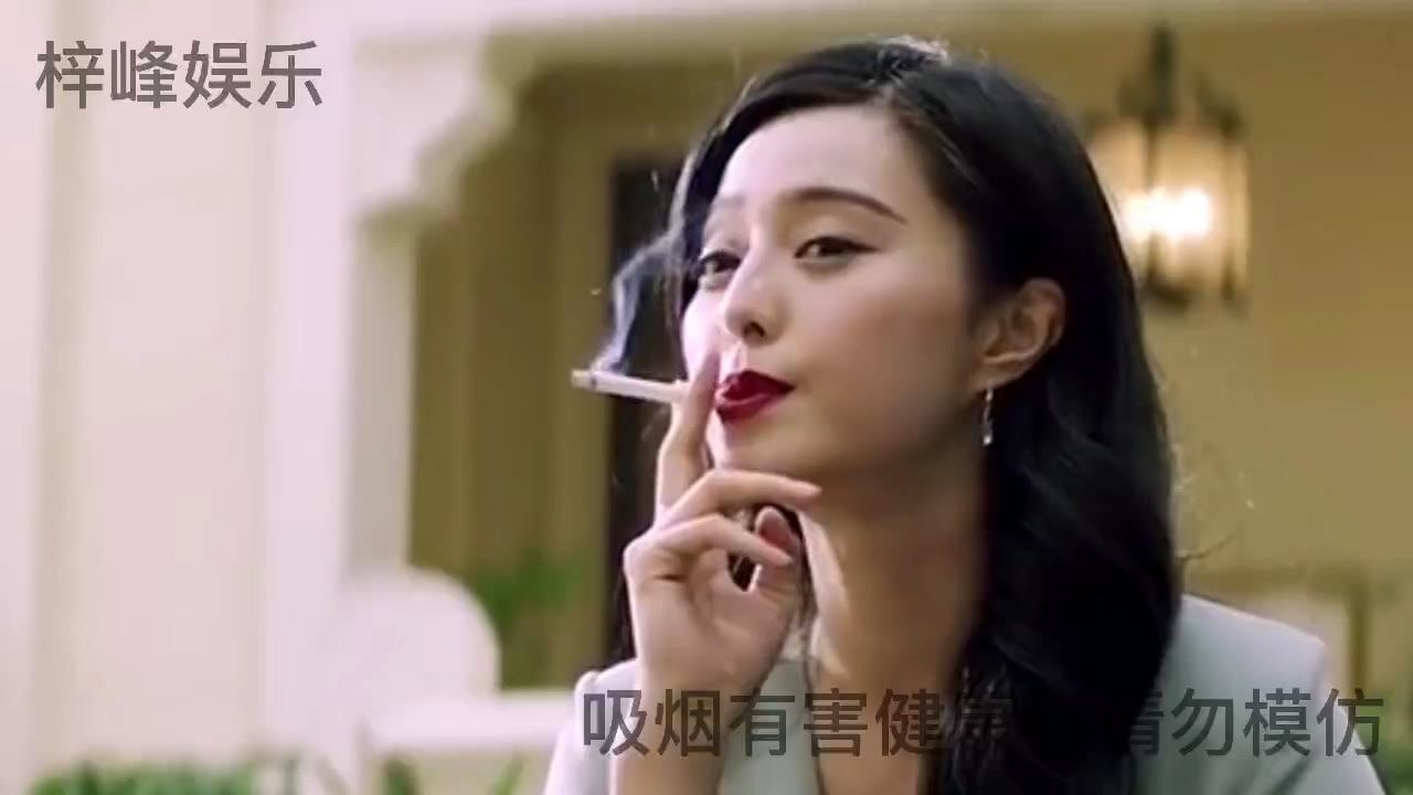 明星抽烟经典镜头,刘亦菲也来凑热闹,杨幂很熟练