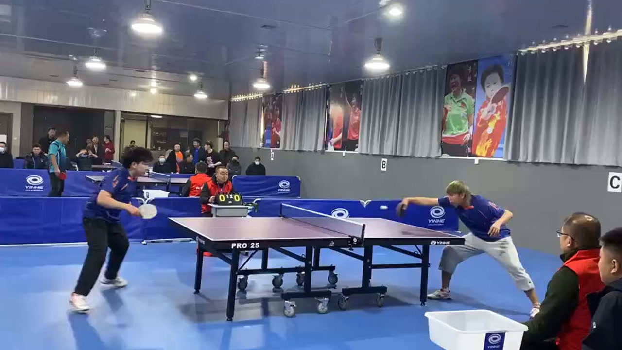 尹航球馆扫地僧黄毛掀翻乒乓球专业队员