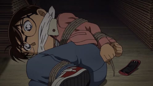 柯南居然被绑架了,还被放进棺材里,送到了火化场!