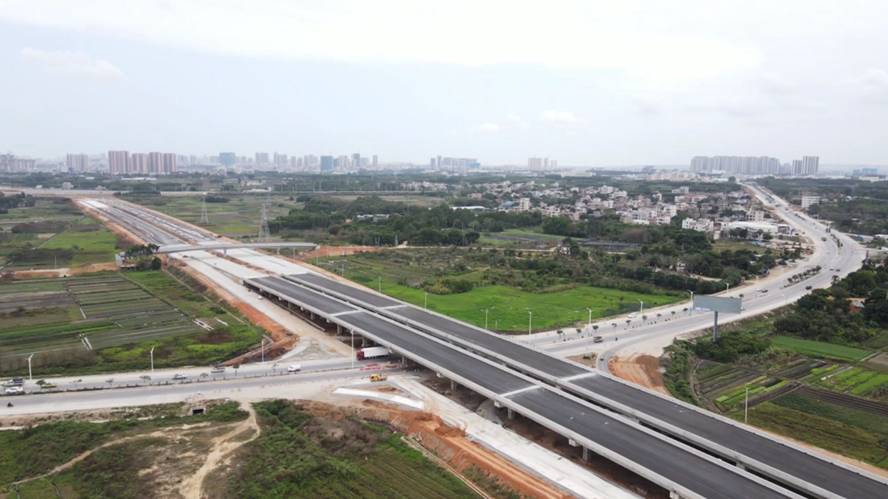 湛江崛起得很明显,正在建设的湛江大道是最好的体现,航拍很大气