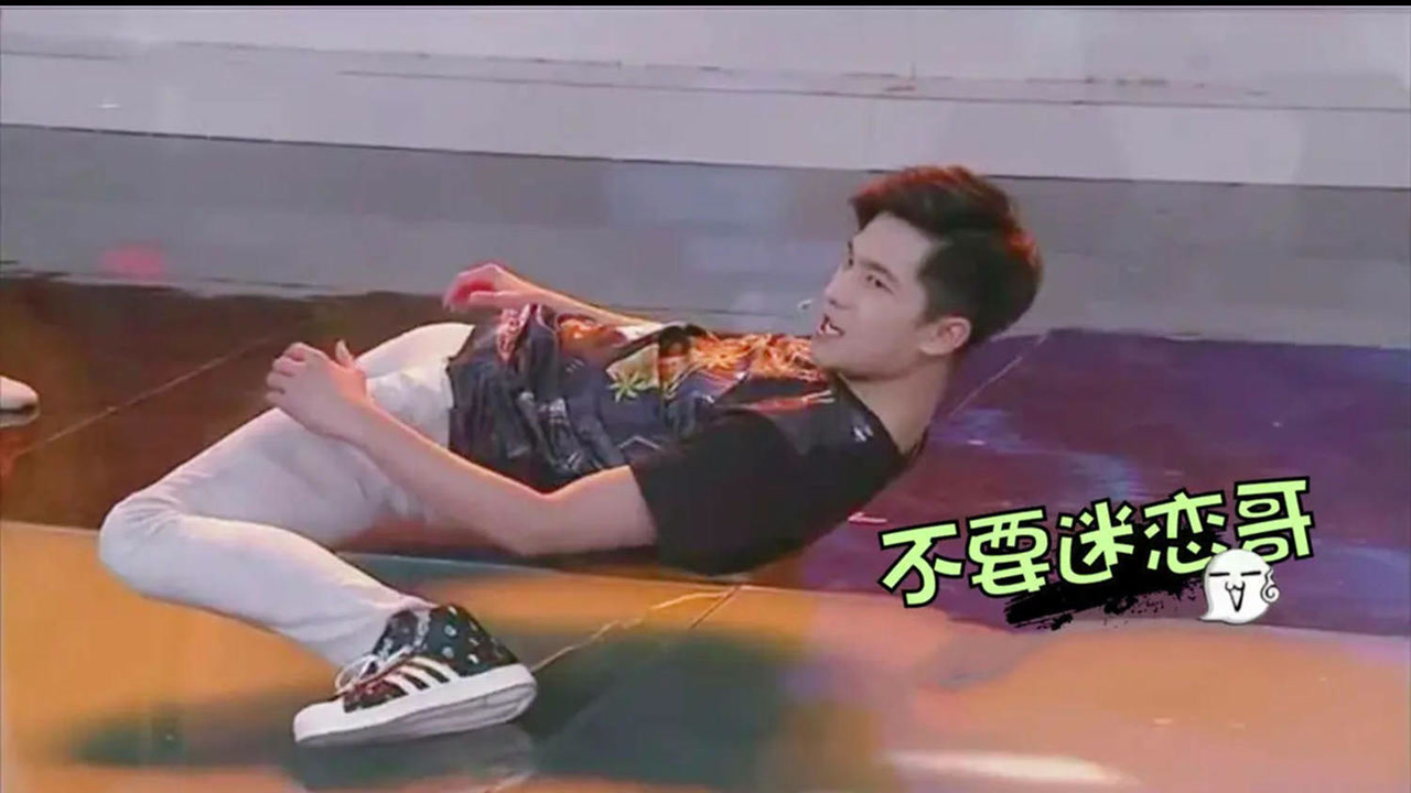 5位明星鲤鱼打挺:黄子韬叫板成龙大哥,王一博一跳看呆汪涵