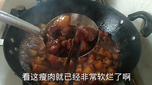 大厨在家烹饪红烧肉色香味俱佳真香看着就有食欲