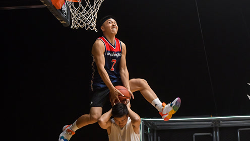 上传者:野球帝时 间:2020-06-20ac杨浩教你扣篮的力量训练,王师傅隔扣