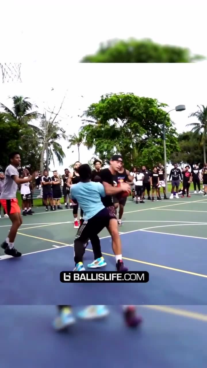 身体和别人不同但是对篮球的热爱是一样的
