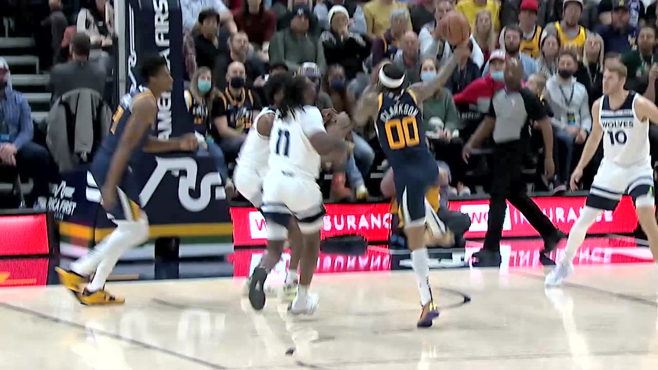 24日NBA最佳扣篮 克拉克森举火烧天隔扣狼队两人