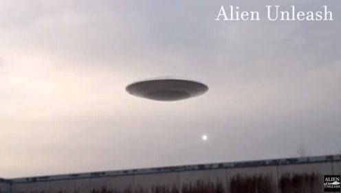 男子感觉头顶不对劲，拍下天空中出现的诡异UFO！ - 外星人UFO真相_说飞碟探索ET外星人_揭秘不明飞行物之谜的网站
