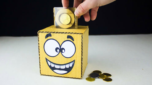 用纸板给孩子diy存钱罐,旋转式存钱,很有创意,看他是怎么做的