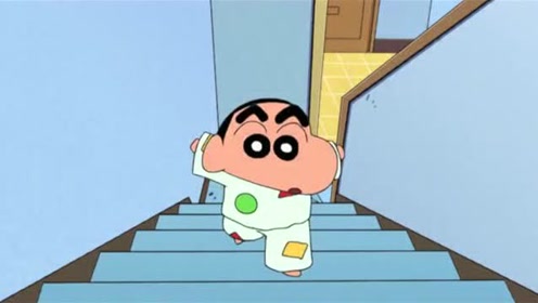 小新天一黑就穿着睡衣跑上楼了