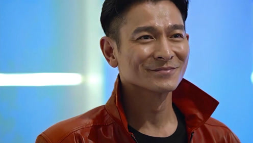 《澳门风云2》片尾彩蛋,刘德华披风衣自称"刀仔"!