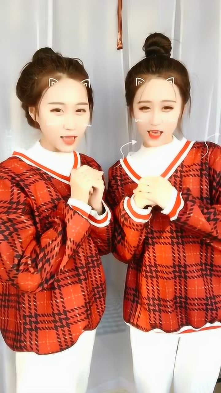 姐妹花搞笑"拜大年",姐姐忍不住了