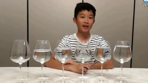 敲击水杯主要是杯子振动发出声音 腾讯视频