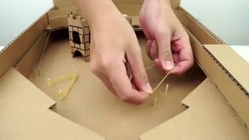 小伙自制一台小时候都爱玩的弹珠游戏,玩起来爱不释手