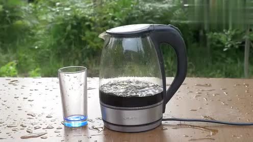 外国小实验:可乐加热后会有什么反应,想尝一尝它的味道嘛?