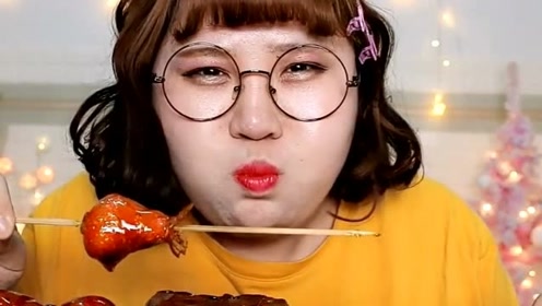 肉姐本人自己做的冰糖葫芦,各种口味,吃起来脆脆的