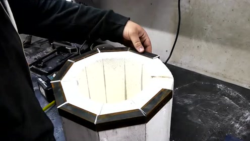 自制的熔炼电炉,用来加工废铝很实用