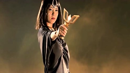 迪迦-卡蜜拉变成了巨人,居然连变身器都和大古一样,太意外了!