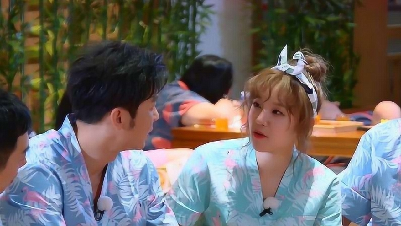 宋雨琦提议李晨脱眉毛,下一秒李晨直翻白眼,你是要砸我饭碗!