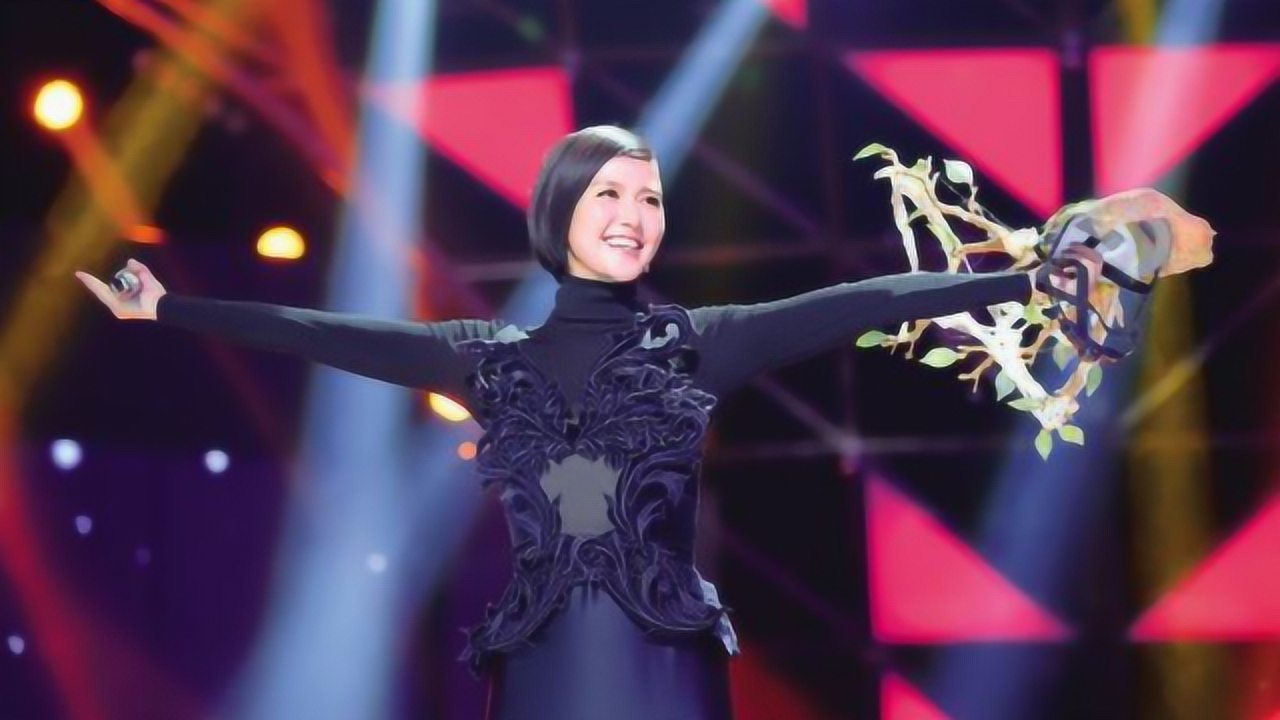 谭维维《假行僧》嗨翻全场,怒音一出太霸气了,不愧是摇滚女王