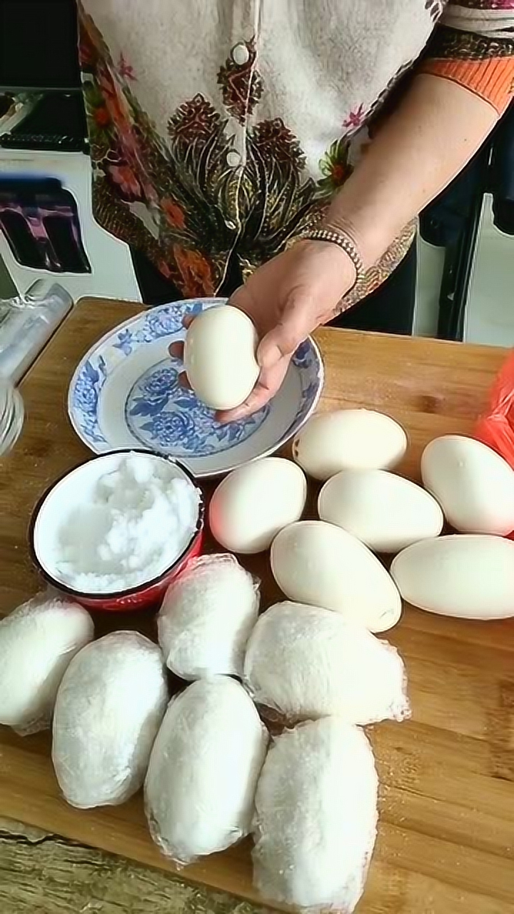 这样腌鹅蛋,不咸还出油!