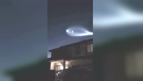我说这是UFO吧你们还不信，天空惊现什么UFO，这是什么！