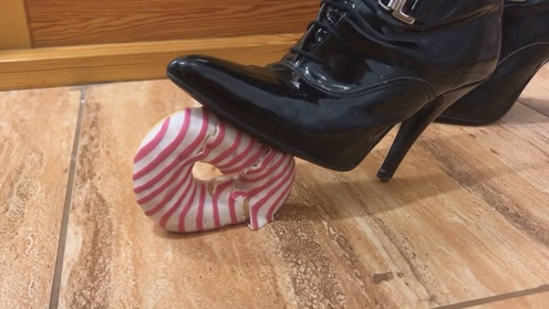 老婆用高跟鞋踩甜甜圈,我真的爱了!