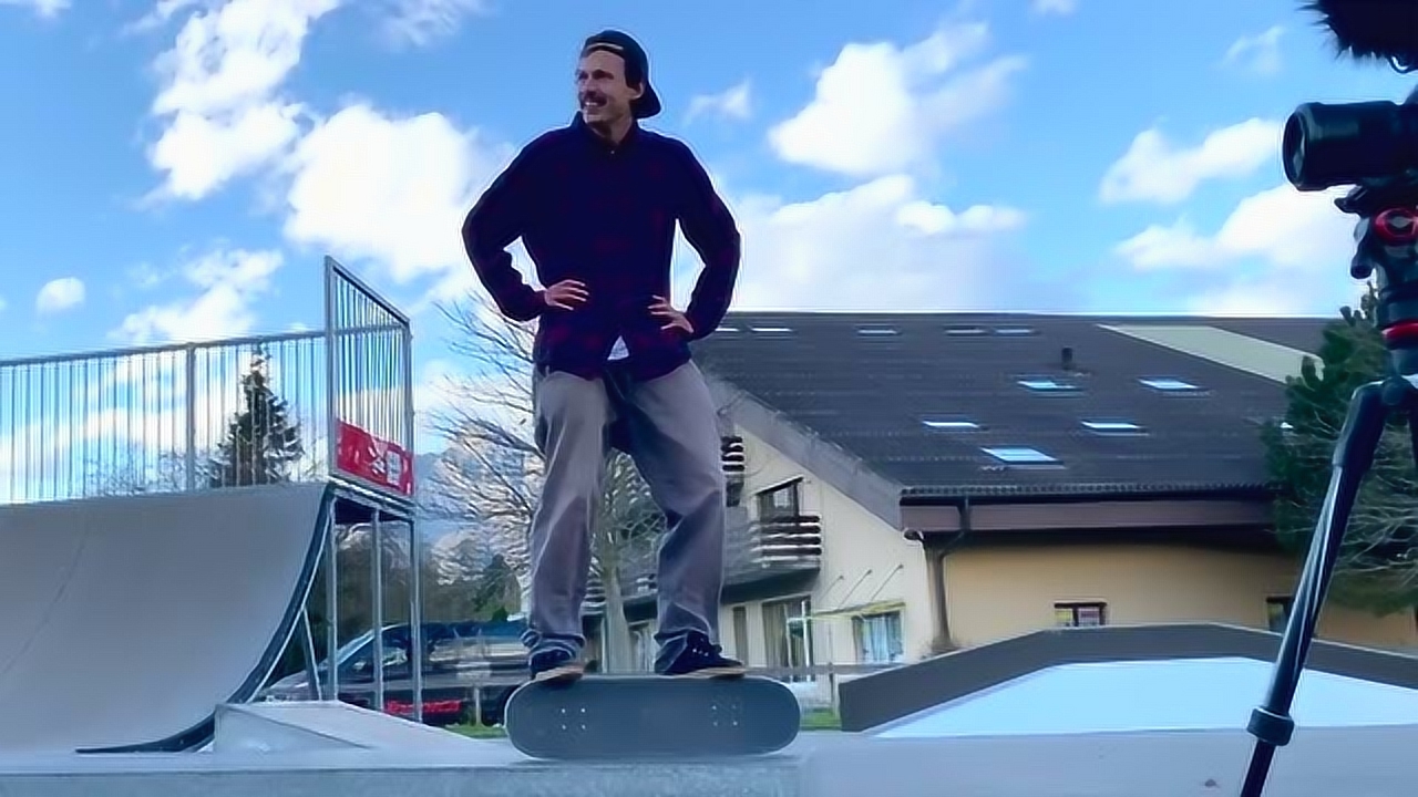 还原20年前滑板教父发明的非人类滑板动作