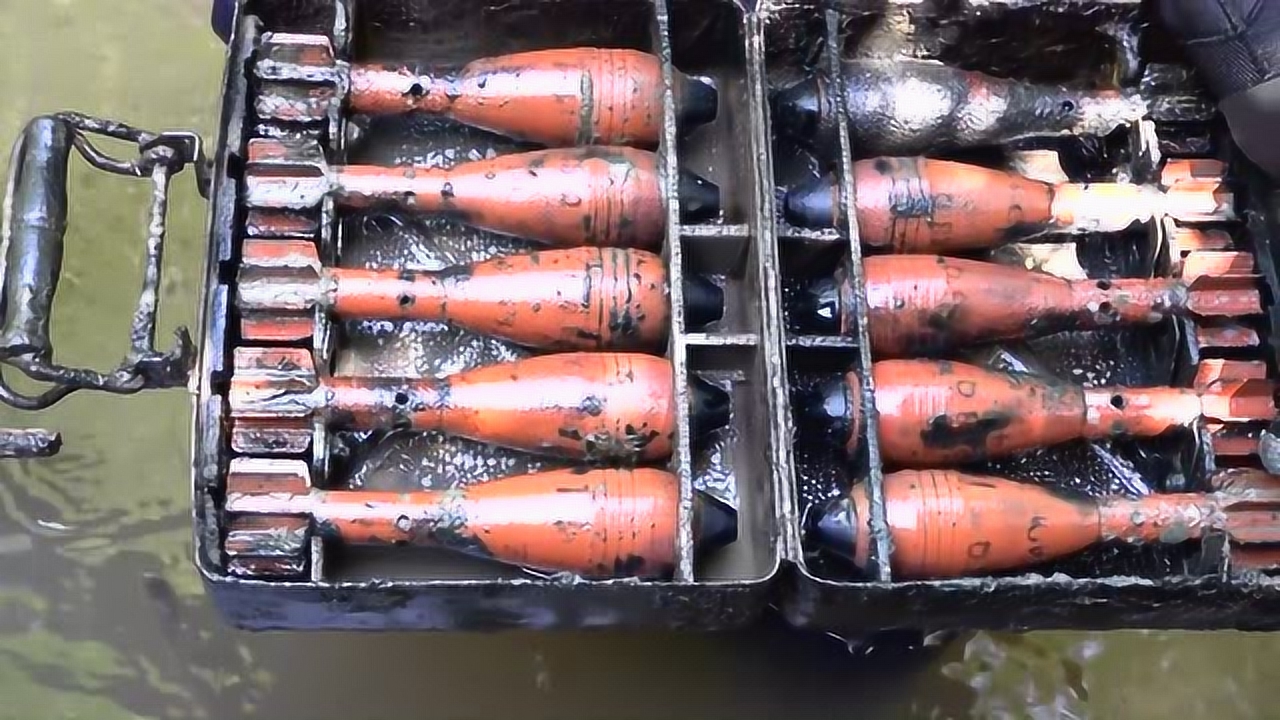 整箱的迫击炮弹洗一下跟新的一样 老外不费吹灰之力找到了!